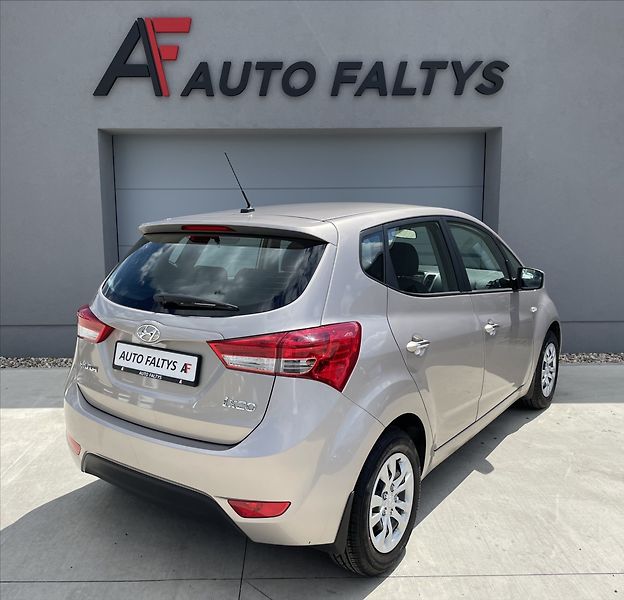 Hyundai ix20 1,6 i 91KW ČR.8TIS KM 1.MAJ. - fotka 3 z 23