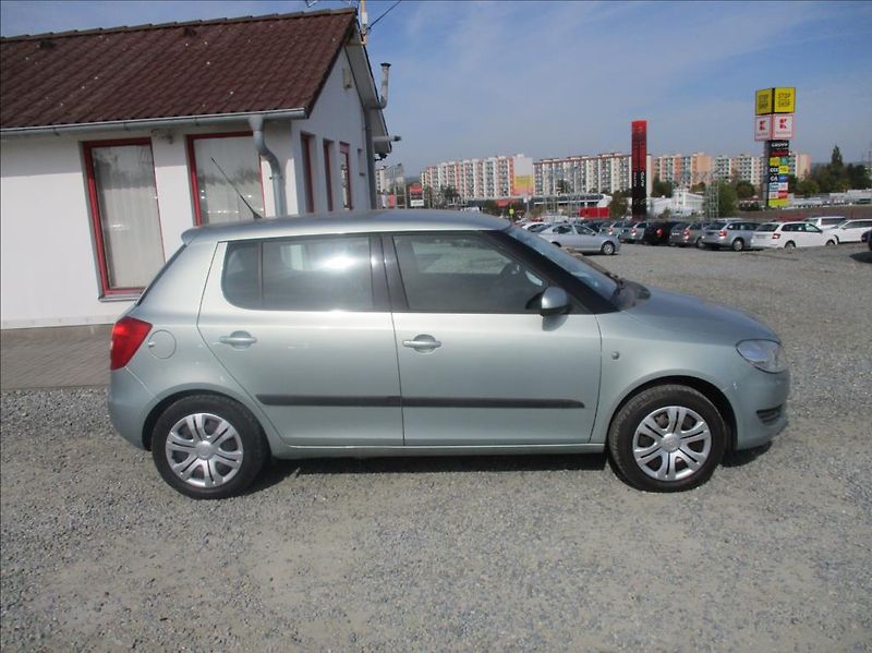 Škoda Fabia 1,2 TSI, klima, serv. kniha, - fotka 5 z 31