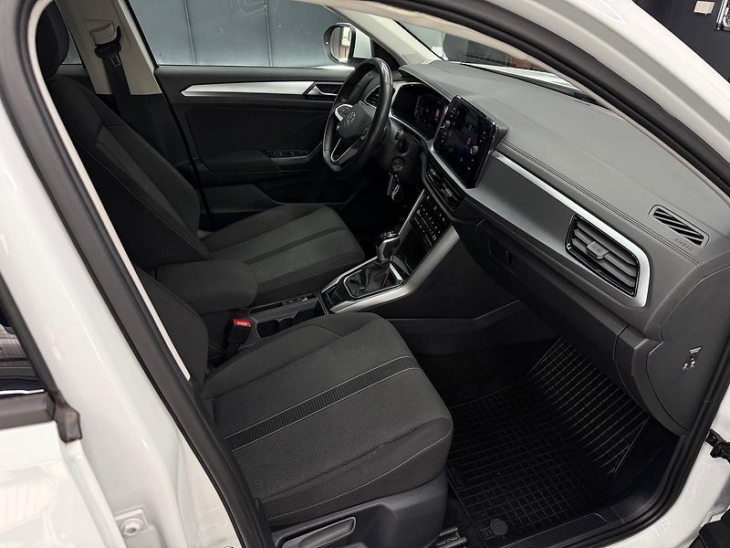 Volkswagen T-Roc (2022) 1.5 TSI Style DSG - fotka 12 z 27