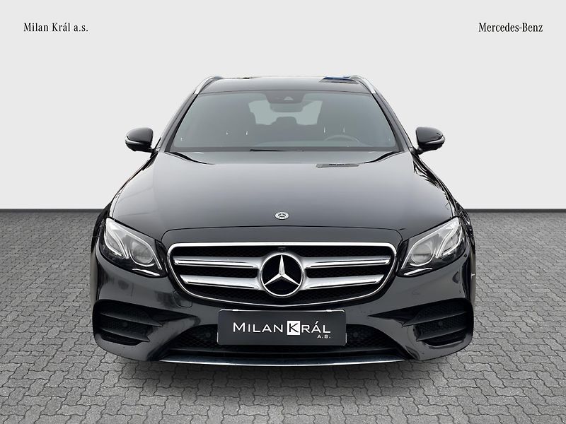 Mercedes-Benz Třídy E E 220d 4M AMG - fotka 8 z 23