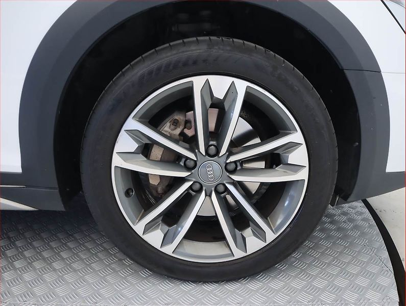 Audi A4 Allroad (2020) 40 TDI - fotka 15 z 23