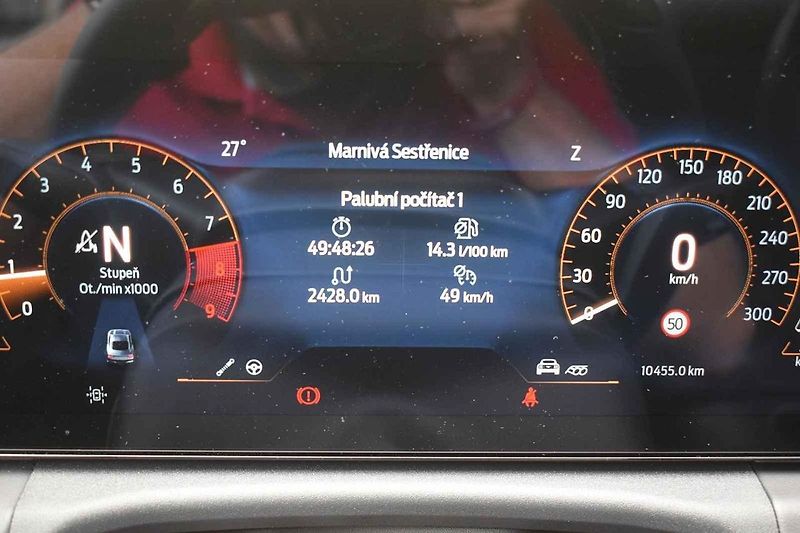 Tento Ford Mustang byl ve výkonnější verzi Dark Horse.