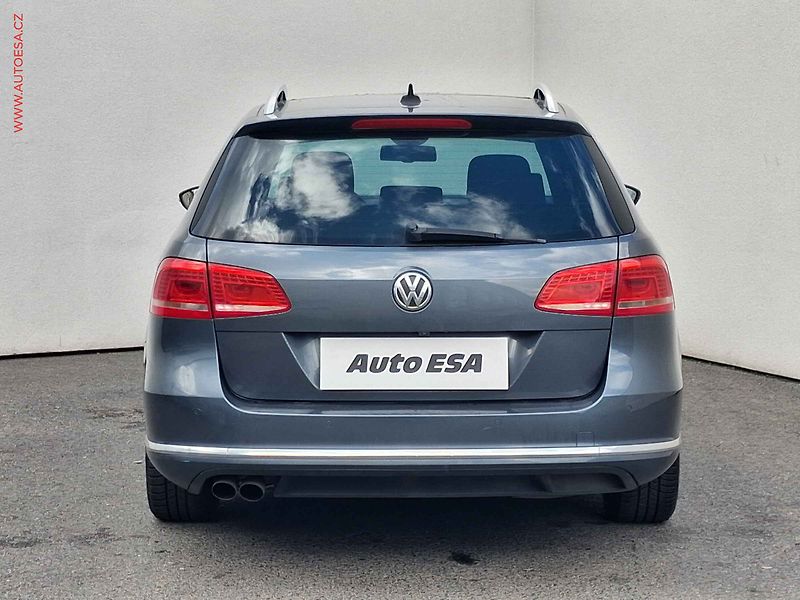 Volkswagen Passat (2014) 2.0TDi, DSG, bixen, navi - fotka 5 z 18