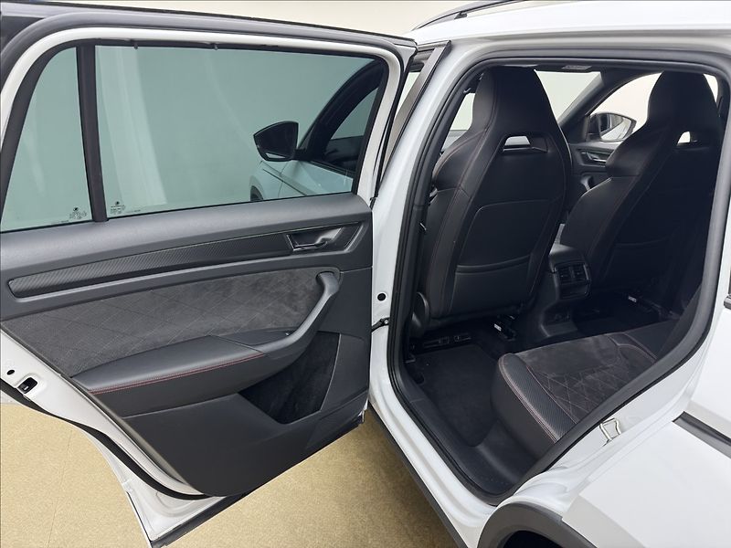 Škoda Kodiaq 2,0 RS CANTON DPH DCC 360° ČR - fotka 43 z 49