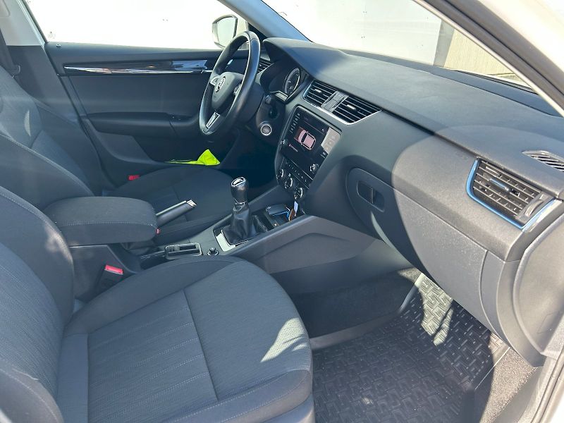 Škoda Octavia (2022) 1,6TDI 85kW 35000KM!!! - fotka 11 z 26