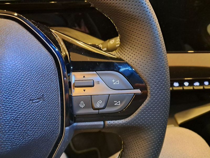 Peugeot 308 SW GT Hybrid 145 e-DCS6 - fotka 20 z 40