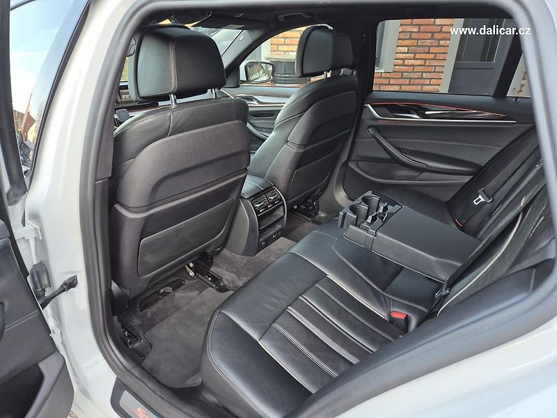 BMW Řada 5 (2017) 530d 195KW xDRIVE MSPORT Line - fotka 41 z 50