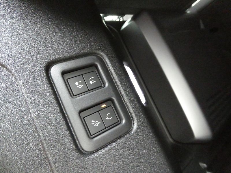 Land Rover Defender 110 4,4 OCTA P635 - fotka 42 z 48