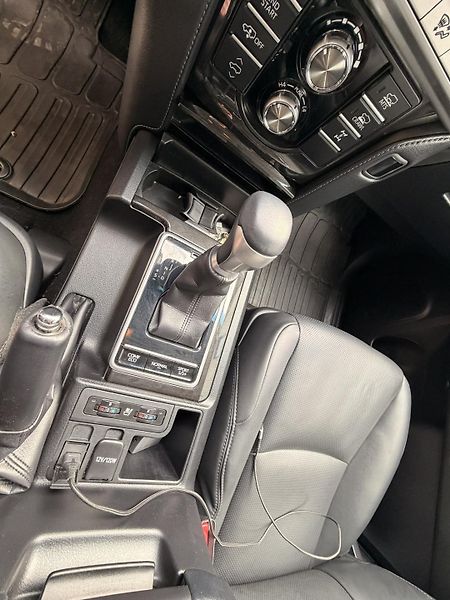 Toyota Land Cruiser 2.8-MAX.VÝBAVA-TAŽNÉ 3t-DPH - fotka 17 z 31