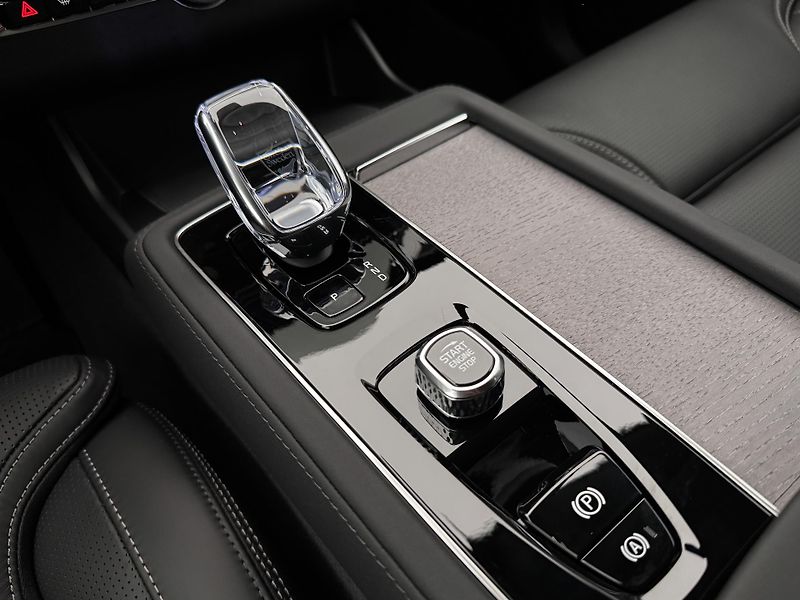 Volvo XC90 (2026) T8 AWD RECHARGE BRIGHT PLUS 7m - fotka 21 z 25
