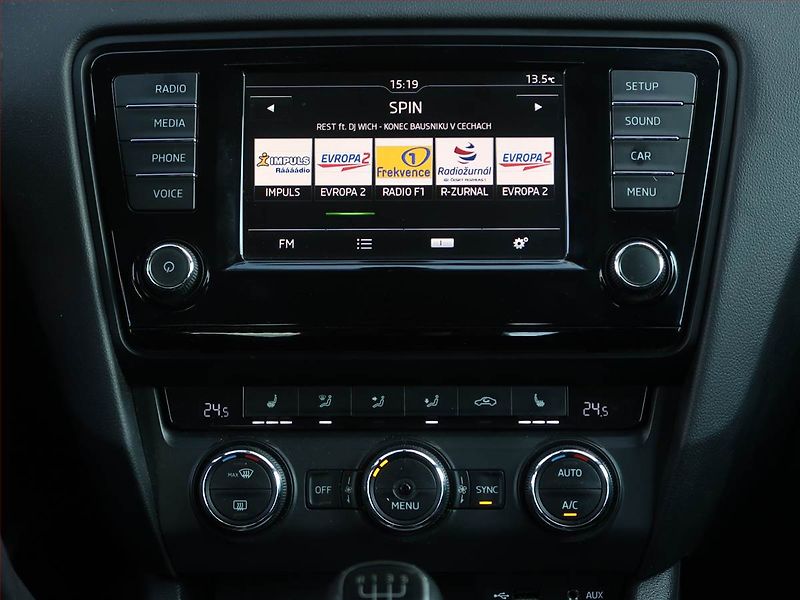 Škoda Octavia (2016) 1.6 TDI, Tempomat - fotka 12 z 16