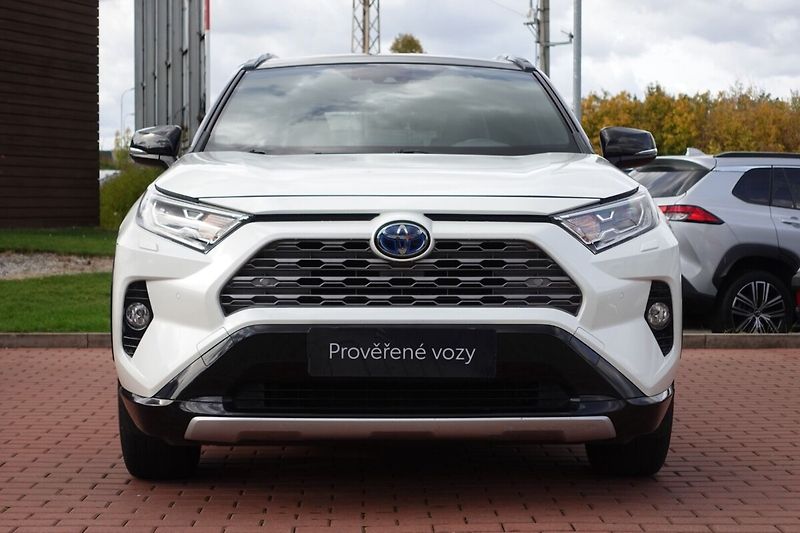 Toyota RAV4 2,5 HEV Selection 4x4 - fotka 2 z 34