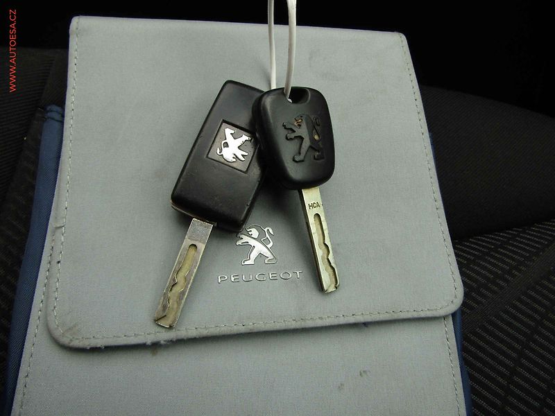 Peugeot 308 (2011) 1.6 i, ČR, AC, temp, tažné - fotka 16 z 16