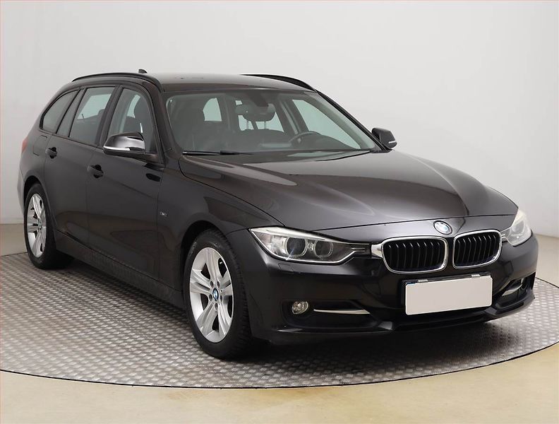 BMW Řada 3 (2013) 318 d, Xenony, Tempomat - fotografie inzerátu