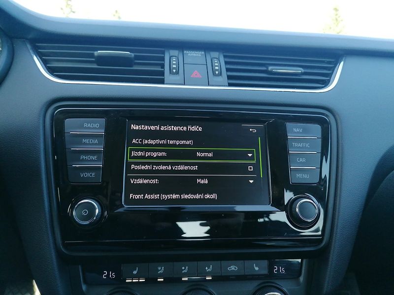 Škoda Octavia (2015) 2.0 TDi DSG Style,Navi,ACC - fotka 14 z 30