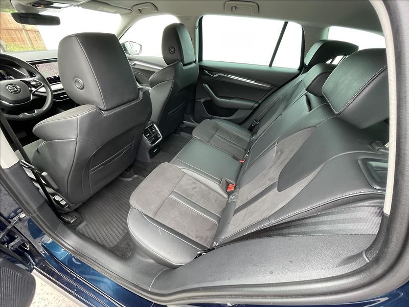 Škoda Octavia 2,0 TDI DSG Style Plus TAŽNÉ - fotka 17 z 25
