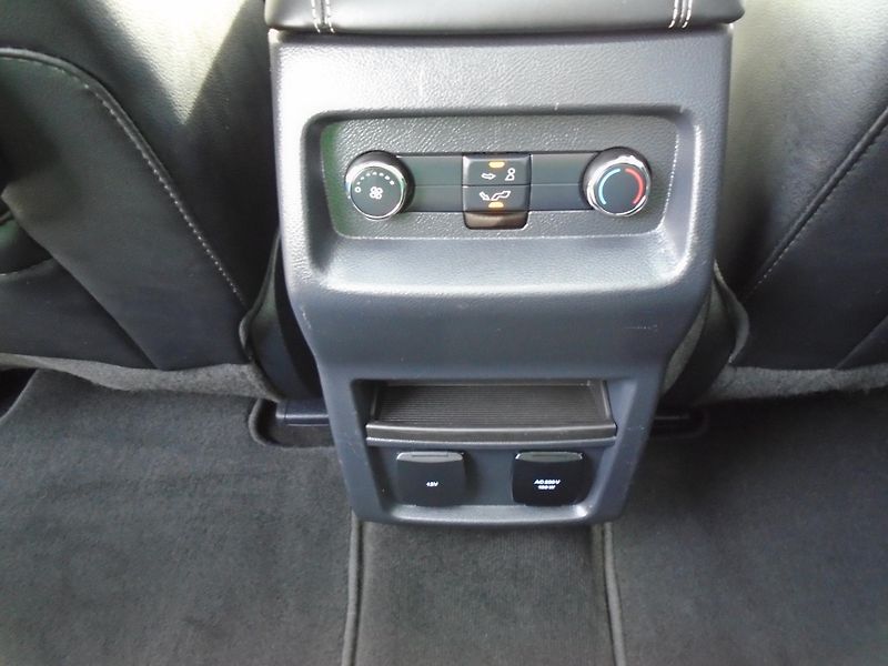 Ford Galaxy 2,0EcoBlue 140kW AWD Vignale  - fotka 19 z 50
