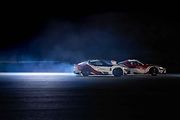 Toyota Supra při autonomním driftování v tandemu