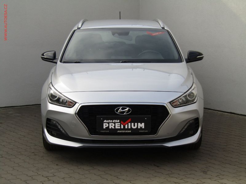 Hyundai i30 (2017) 1.6 CRDi, AT, LED, panor - fotka 2 z 3