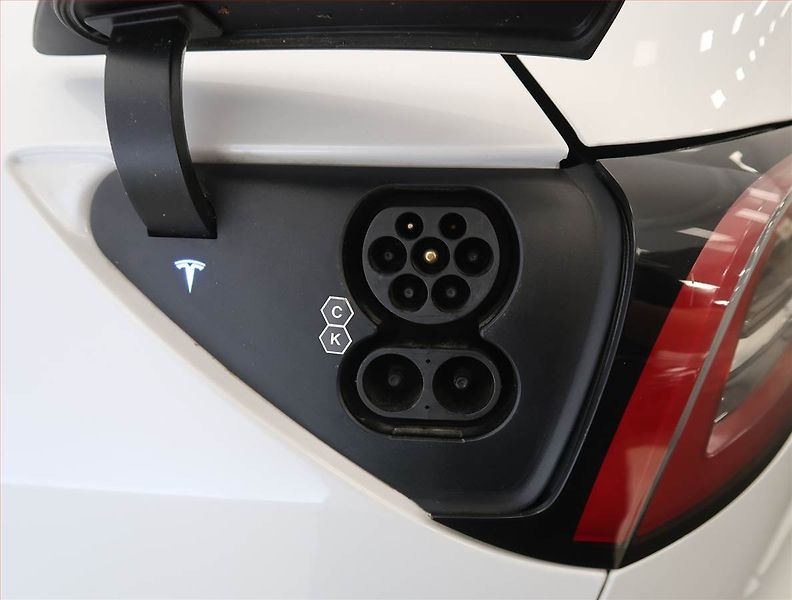 Tesla Model Y (2022) Long Range AWD 79kWh, SoH 93% - fotka 32 z 33
