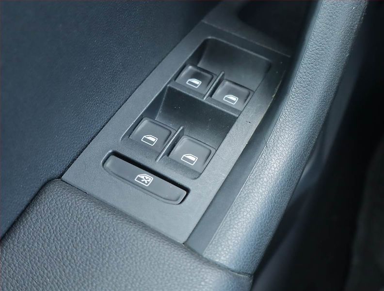 Škoda Octavia (2013) Elegance 1.4 TSI, Kůže, Navi - fotka 16 z 17