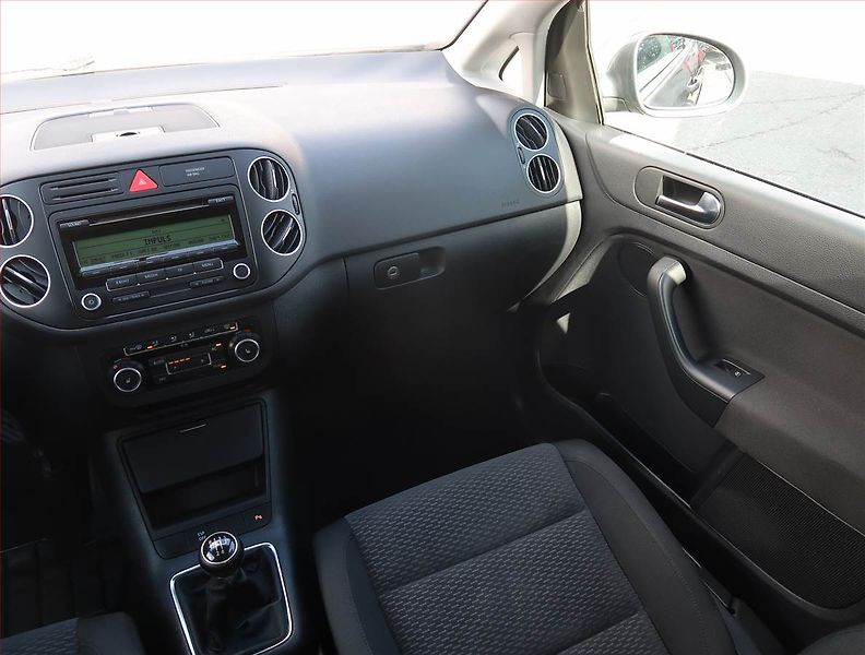 Volkswagen Golf Plus (2009) Comfortline 1.6 TDI - fotka 8 z 16