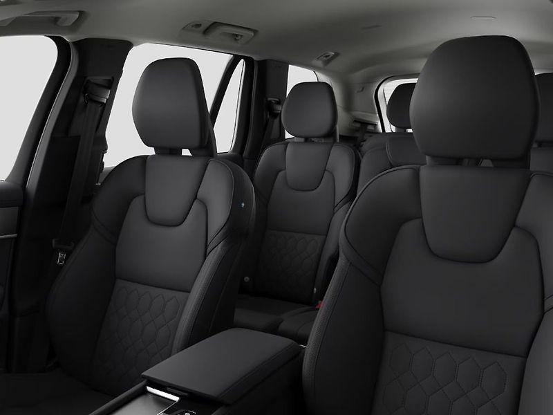Volvo XC90 CORE B5 AWD 184kW 4x4 - fotka 9 z 12