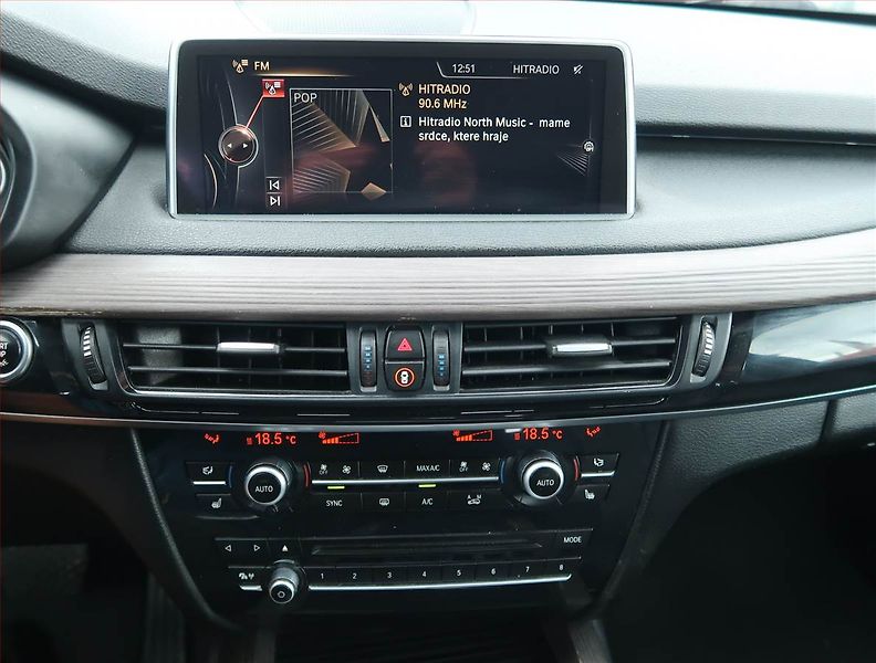 BMW X5 (2015) xLine xDrive30d, 4X4, Automat - fotka 12 z 17