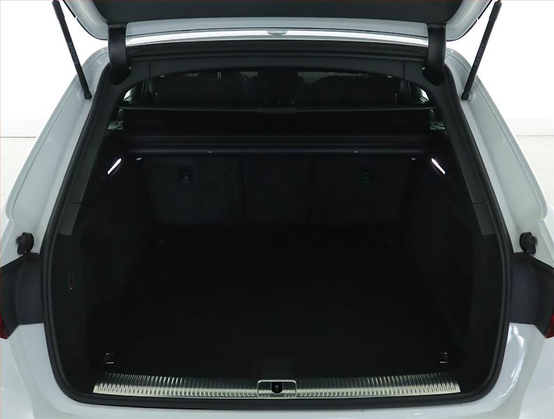 Audi A4 (2024) 2.0 TDI - fotka 14 z 16