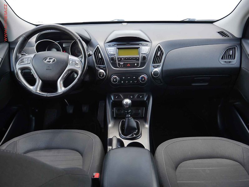 Hyundai ix35 (2014) 1.6i, AC, výhřev sed - fotka 8 z 16