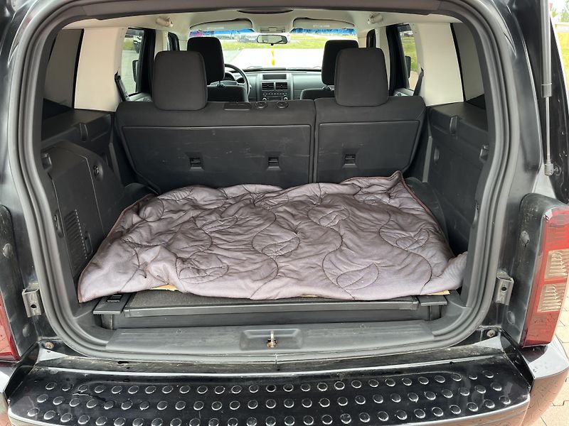 Dodge Nitro 2.8 CRD 4x4 Automat - fotka 23 z 27