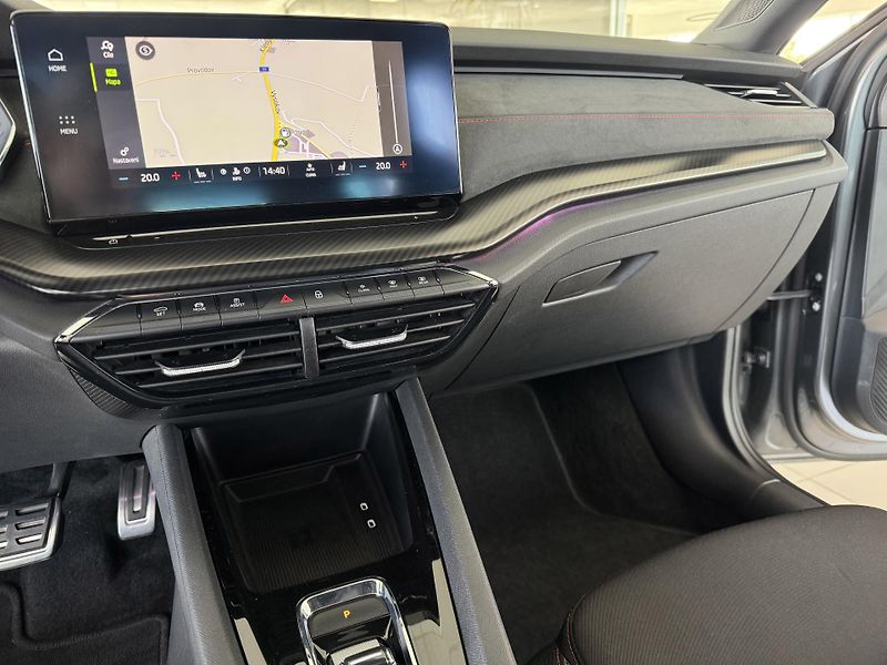 Škoda Octavia RS 2,0TDI*DSG*HUD*REZERVACE! - fotka 19 z 34