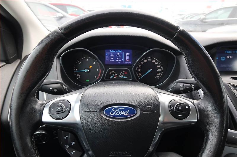 Ford Focus (2013) 2.0 TDCi, Navi, Tempomat - fotka 18 z 19