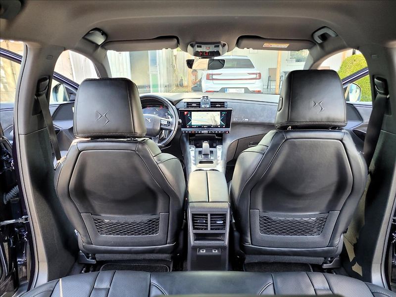 DS Automobiles DS7 Crossback 1,6 Louvre PHEV,4x4,kůže,LED - fotka 34 z 41