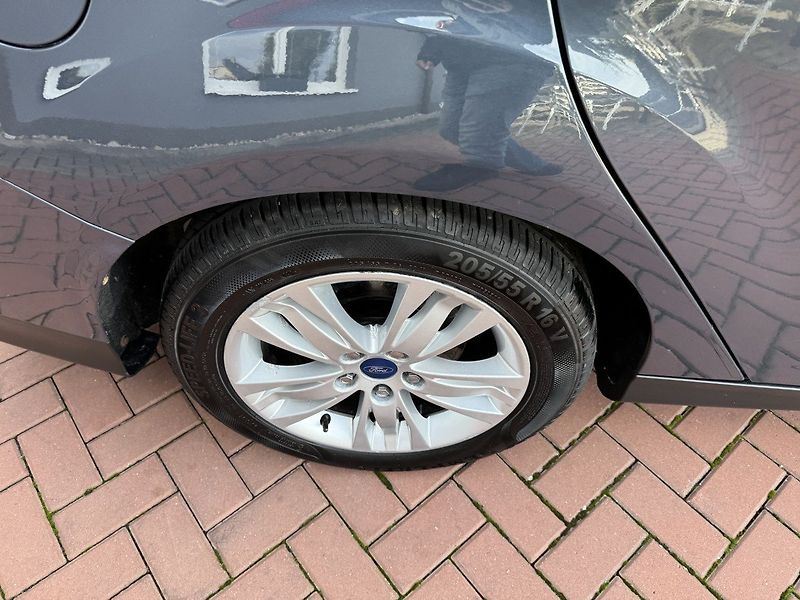 Ford Focus (2011) 1.6i Ti-VCT Klima Servis - fotka 48 z 50
