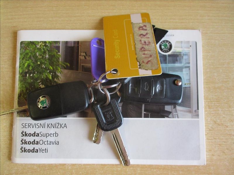 Škoda Superb 2,0 TDi, Eleg.aut,klim s.kn,CZ - fotka 29 z 44