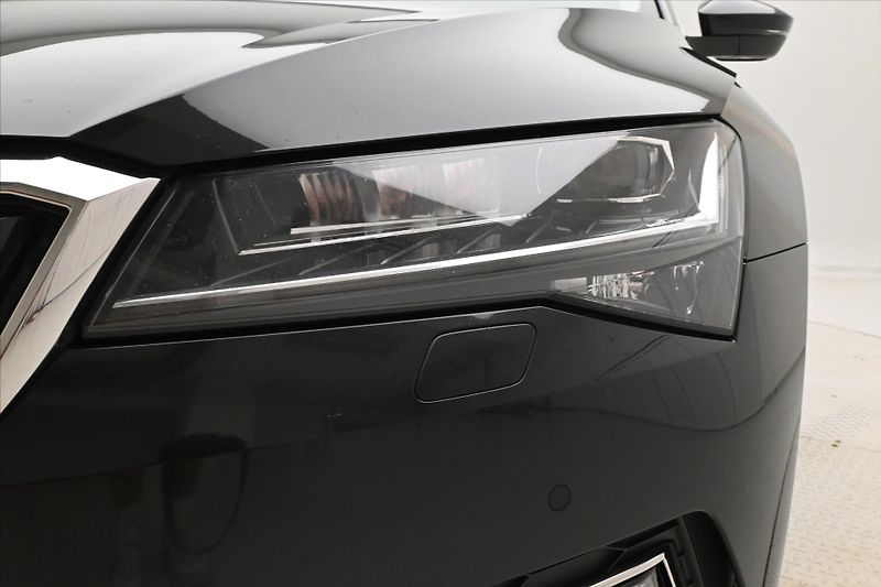 Škoda Superb 2,0 TDI 110 kW DSG STYLE Záruk - fotka 31 z 33