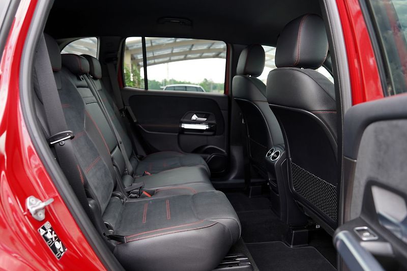 Mercedes-Benz GLB 200d 4Matic/AMG/AT/150 PS/Led - fotka 31 z 41