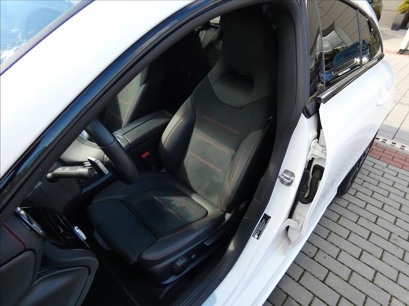 Mercedes-Benz CLA 2,0 200d 4M,1Maj, ČR, dph - fotka 14 z 35