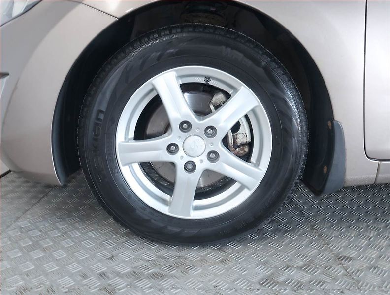 Hyundai Elantra (2011) 1.6, Serv.kniha, Tempomat - fotka 14 z 16