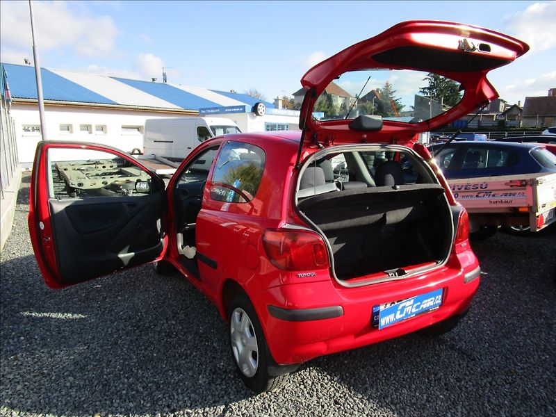Toyota Yaris 1.0VVT-i Terra KLIMA - fotka 26 z 35