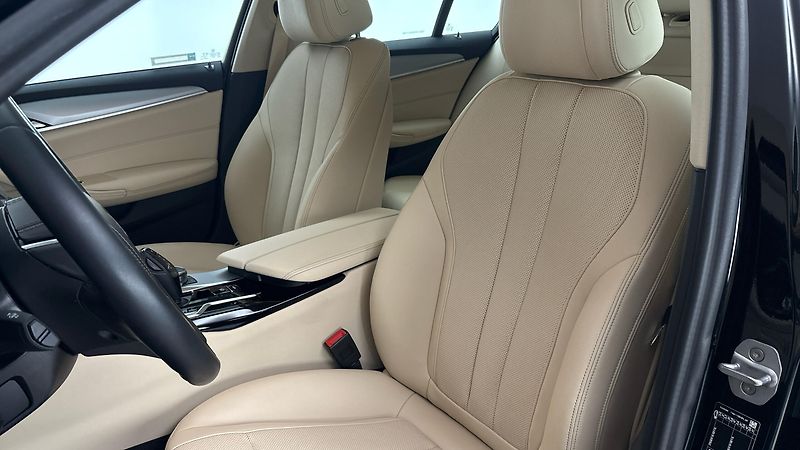 BMW Řada 5 518d AUT Touring - fotka 15 z 29