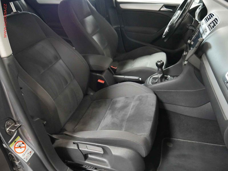 Volkswagen Golf (2009) 1.4TSi, AC, park.čidla - fotka 12 z 20