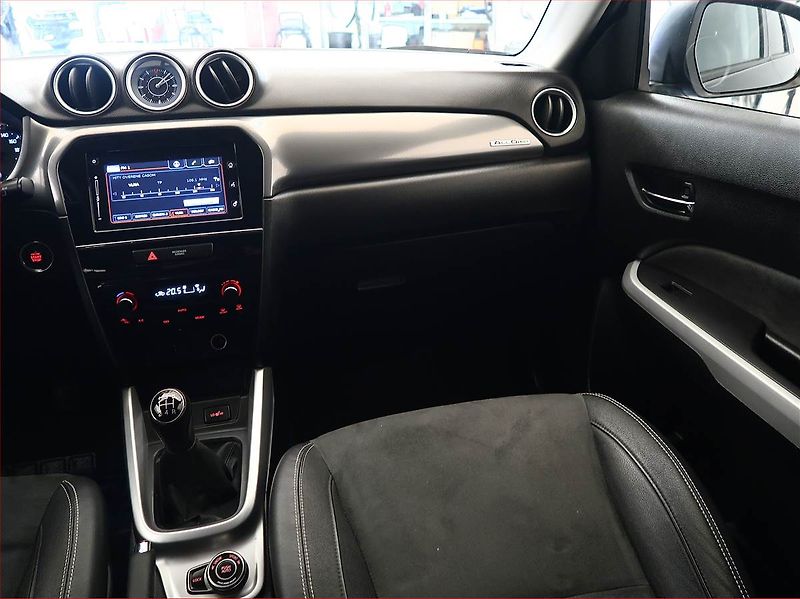 Suzuki Vitara (2016) 1.6 VVT, 4X4, Navi, Tempomat - fotka 8 z 17