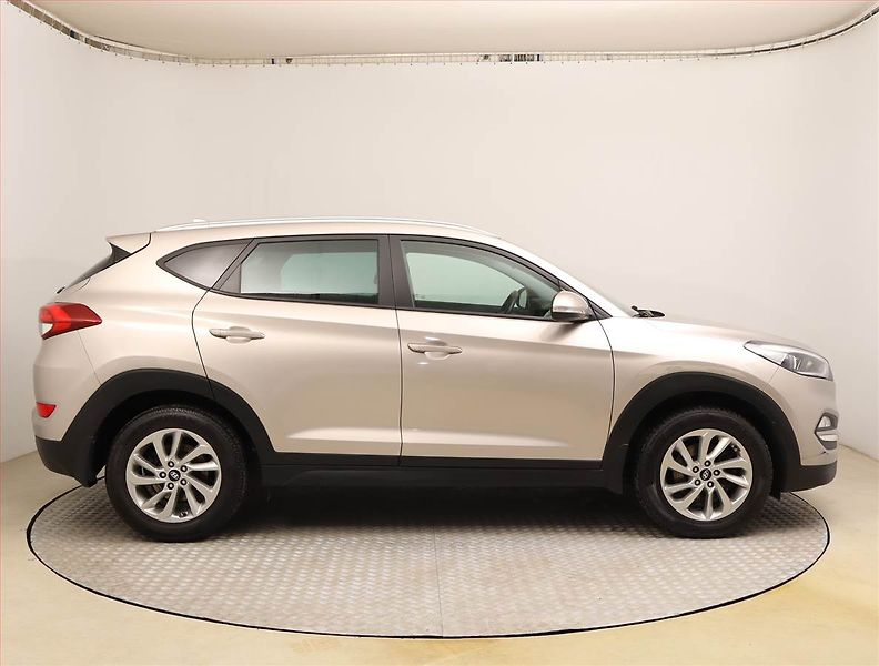 Hyundai Tucson (2016) 1.7 CRDi, Serv.kniha, Navi - fotka 6 z 18