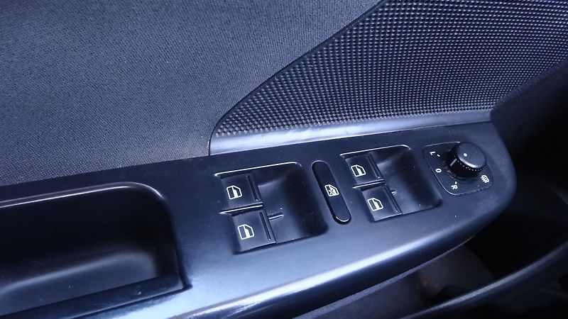 Volkswagen Golf Kombi 1.6TDi Klima, Navi - fotka 10 z 10