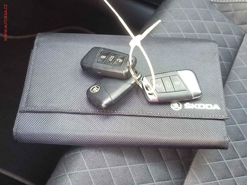 Škoda Superb (2019) 2.0 TDi, navi, bixen - fotka 27 z 27