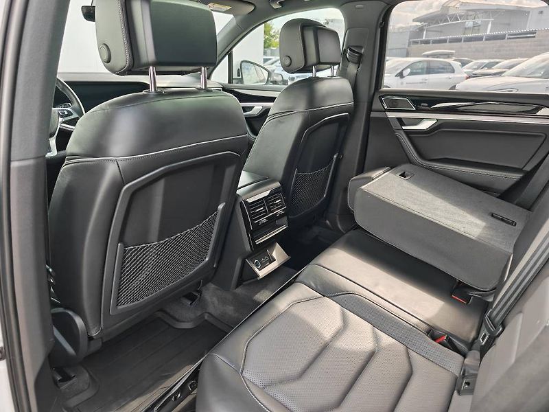 Volkswagen Touareg R-Line 8TT 4Motion 3,0TDI V6 - fotka 8 z 30