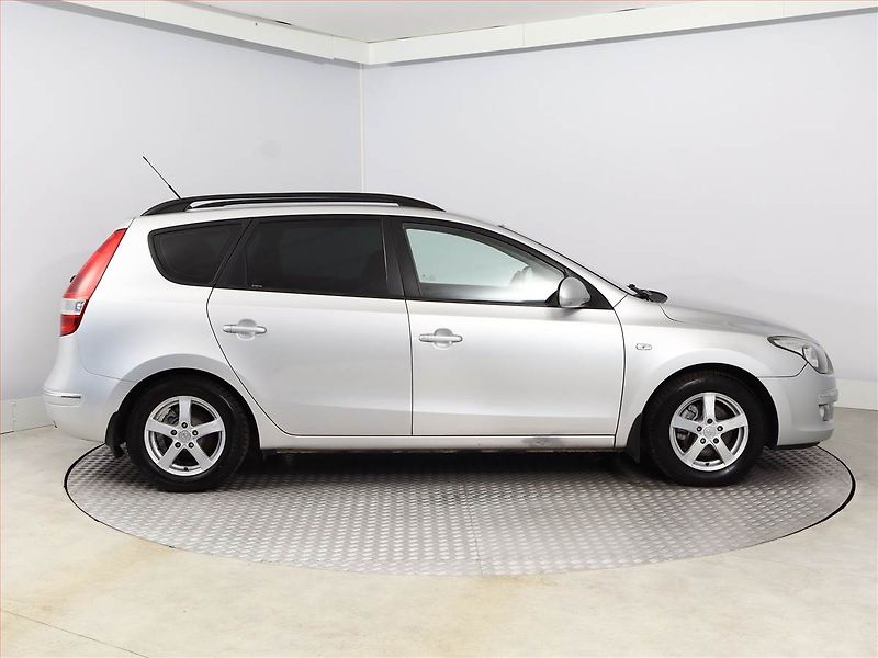 Hyundai i30 (2009) 1.6 CVVT, LPG, jezdí výborně - fotka 6 z 13