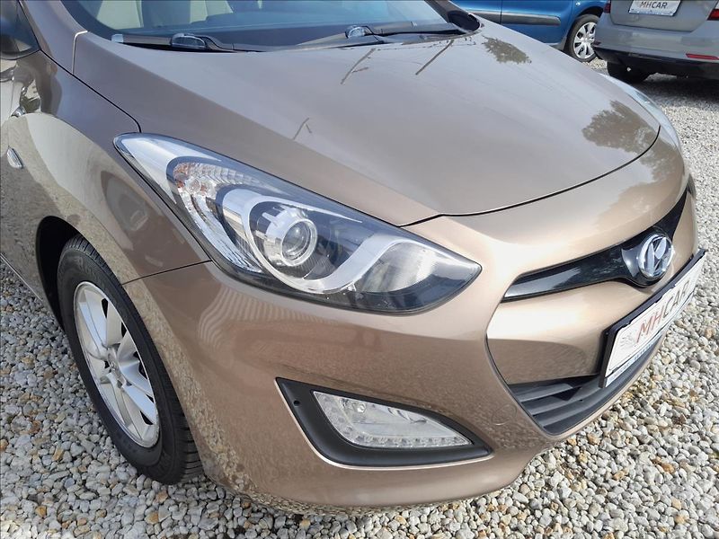 Hyundai i30 1,4i16V 73kW - fotka 11 z 48